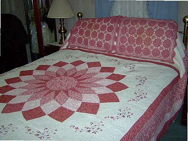 King/Queen Pink Caroline Quilt Bedspread + Crochet Shams -102 wide x 118 long