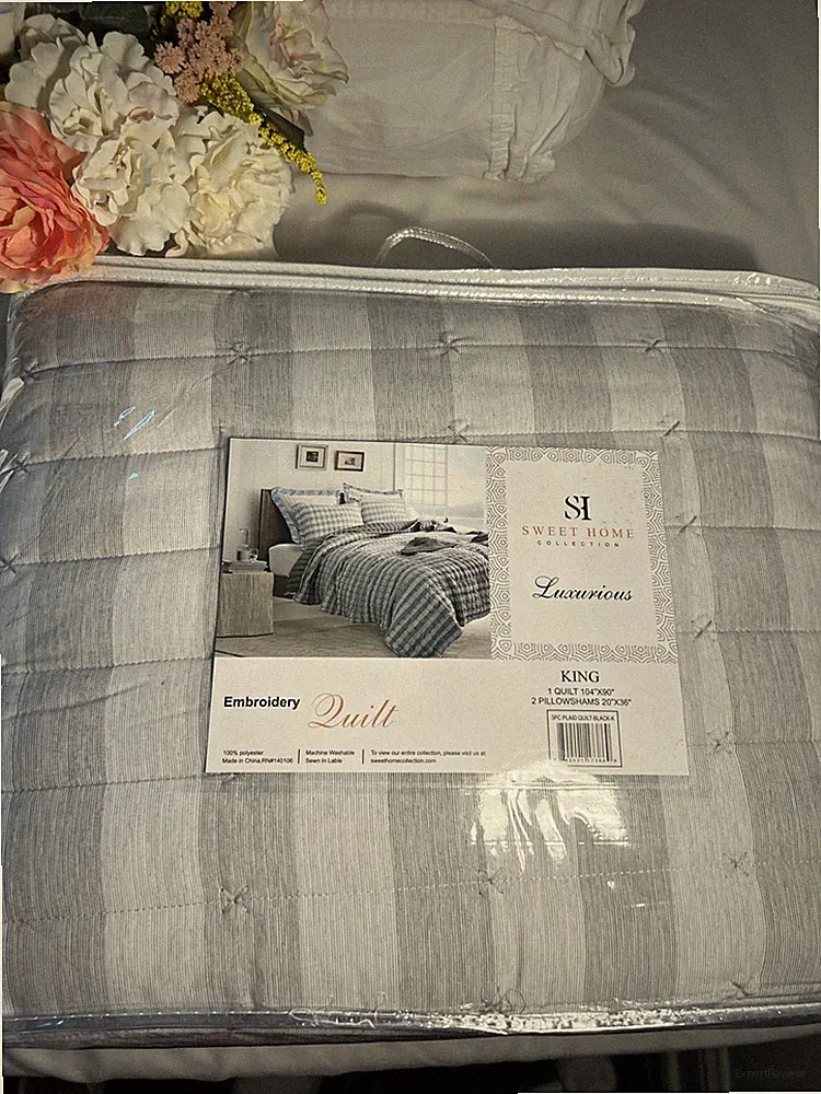 King Quilt Set (sweet Home Collection). Very Very Soft And Luxurious