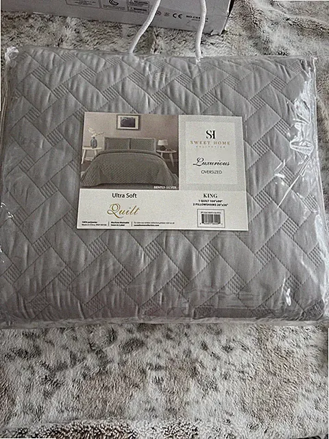 King Size Quilt Set Ultra Soft And Luxurious 104x90 Pillows 20x36
